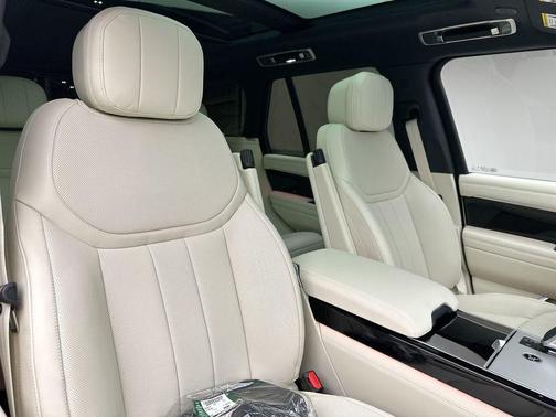 2025 Land Rover Range Rover P400 SE