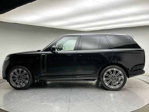 2025 Land Rover Range Rover P400 SE
