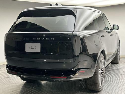 2025 Land Rover Range Rover P400 SE