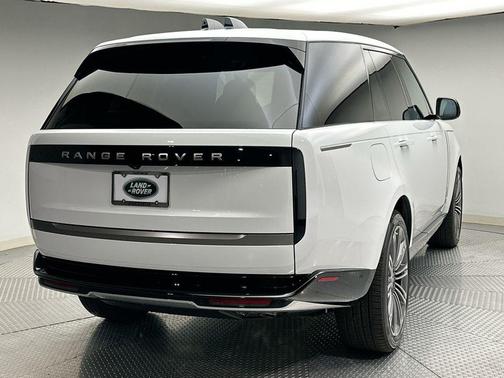 2025 Land Rover Range Rover P530 SE