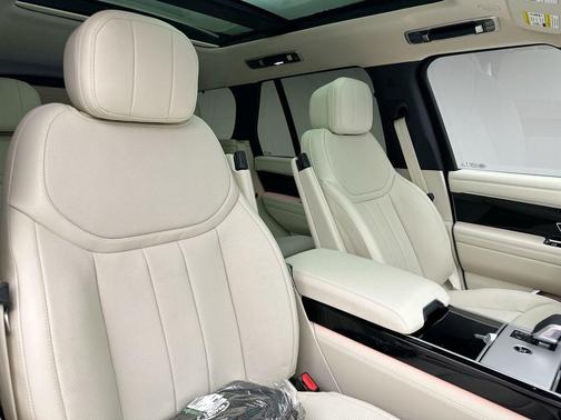 2025 Land Rover Range Rover P400 SE