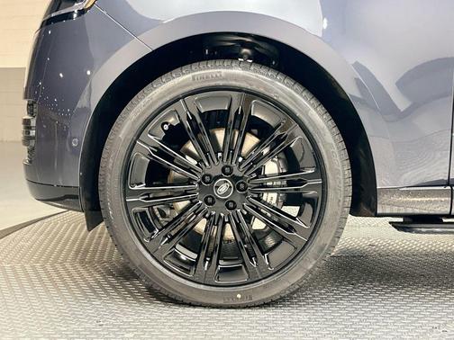 2025 Land Rover Range Rover P400 SE