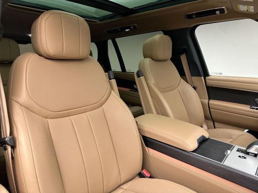 2025 Land Rover Range Rover P530 SE 7 Seat