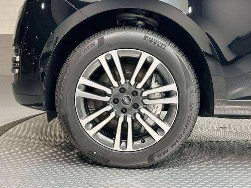 2025 Land Rover Range Rover P530 SE 7 Seat