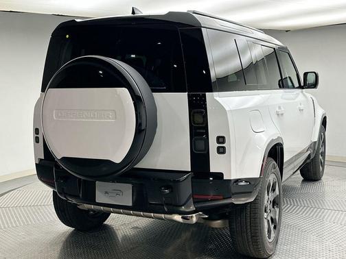 2026 Land Rover Defender X-Dynamic SE