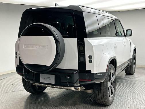 2026 Land Rover Defender 110 X-Dynamic SE