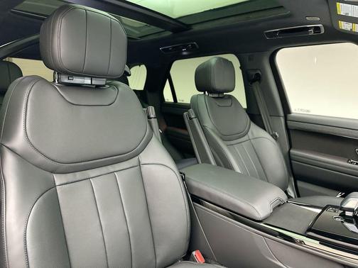 2025 Land Rover Range Rover Sport SE