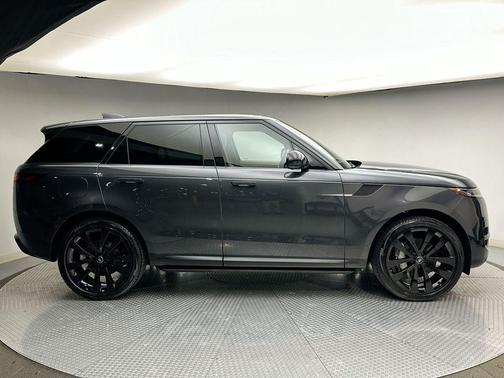2023 Land Rover Range Rover Sport SE