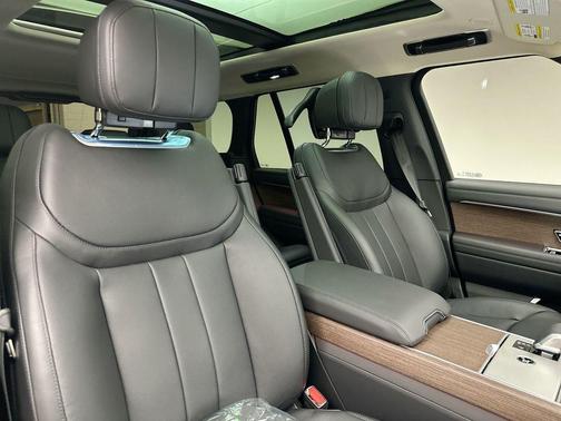 2025 Land Rover Range Rover P400 SE