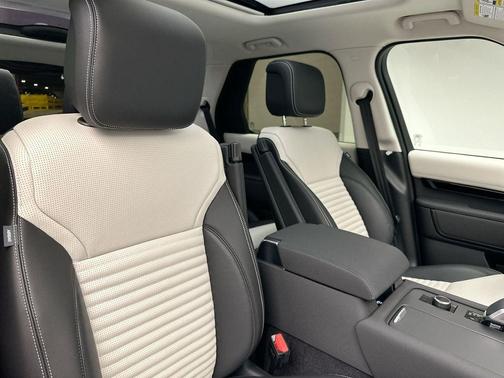 Eiger Grey 2025 Land Rover Discovery P300 S