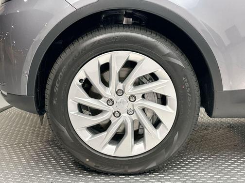Eiger Grey 2025 Land Rover Discovery P300 S