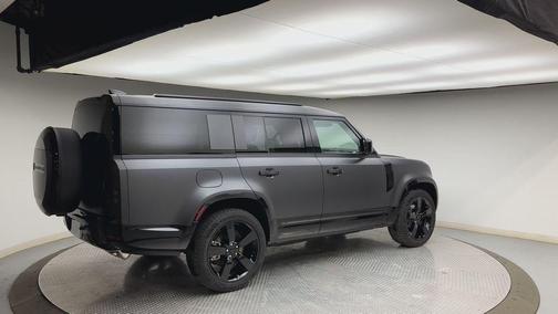 2026 Land Rover Defender 130 X-Dynamic SE