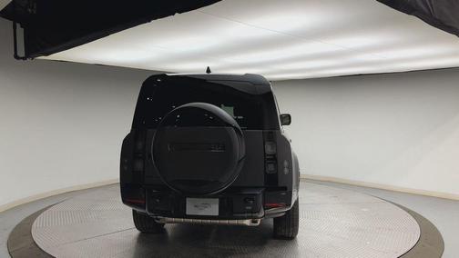 2026 Land Rover Defender 130 X-Dynamic SE