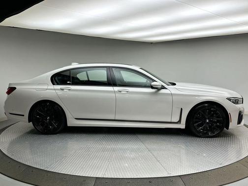 2021 BMW 750 i xDrive
