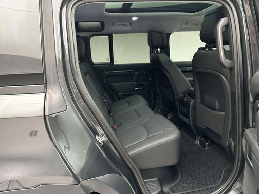 2025 Land Rover Defender 110 P400 S