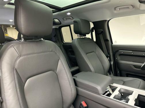 2025 Land Rover Defender 110 P400 S
