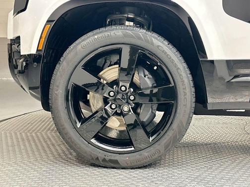 2026 Land Rover Defender X-Dynamic SE