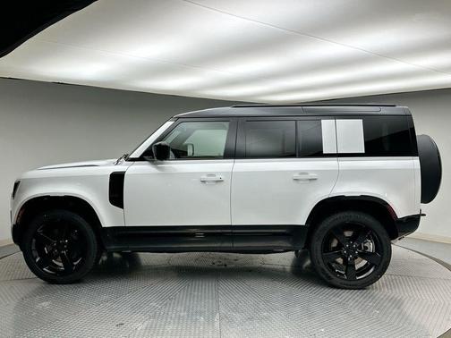 2026 Land Rover Defender X-Dynamic SE