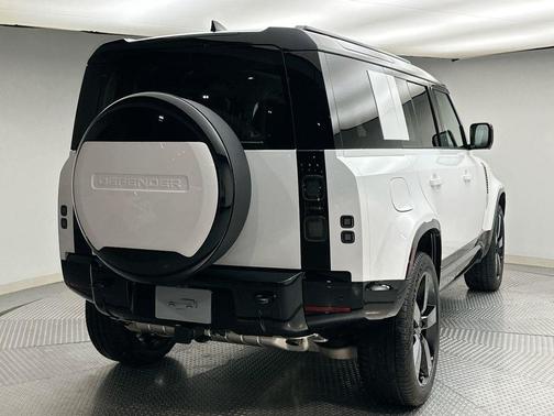2026 Land Rover Defender X-Dynamic SE
