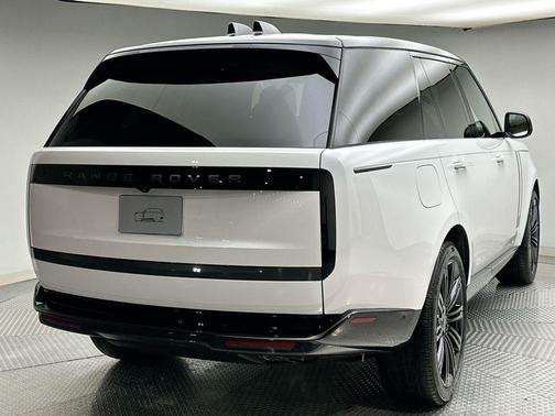 2026 Land Rover Range Rover P530 SE