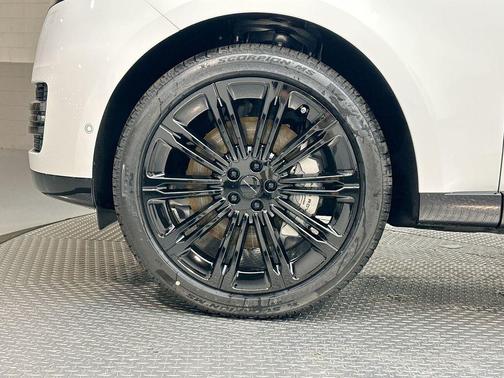 2026 Land Rover Range Rover P530 SE