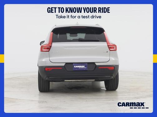 Silver 2023 Volvo XC40 B5 Plus Dark Theme
