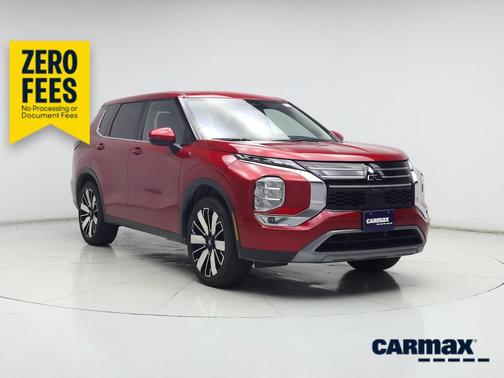 Red 2025 Mitsubishi Outlander SE