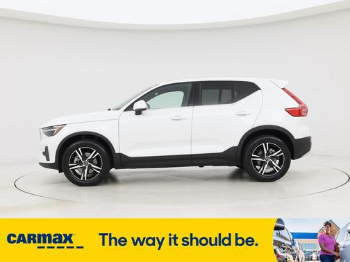 2025 Volvo XC40 B5 Core Bright Theme