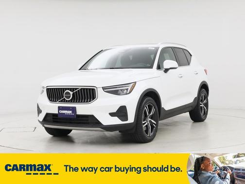 2025 Volvo XC40 B5 Core Bright Theme