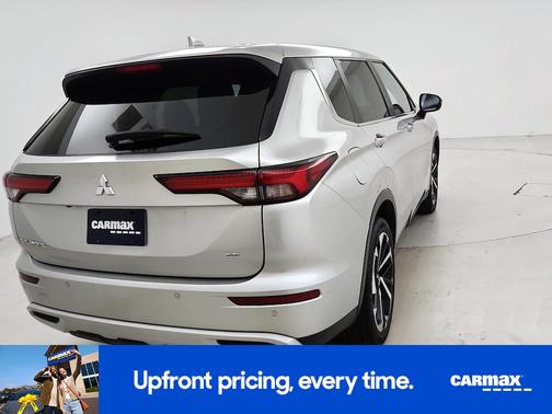 Silver 2024 Mitsubishi Outlander SE