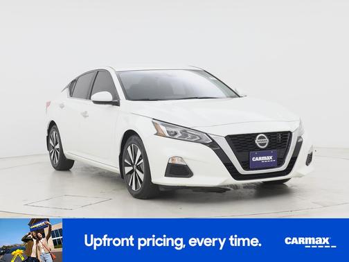 White 2021 Nissan Altima SV