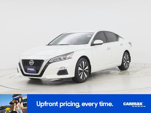 White 2021 Nissan Altima SV