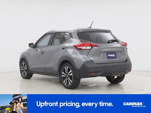 Gray 2018 Nissan Kicks SV