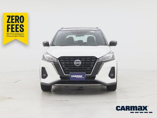 White 2022 Nissan Kicks SR