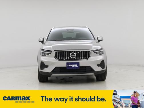 2025 Volvo XC40 B5 Core Bright Theme