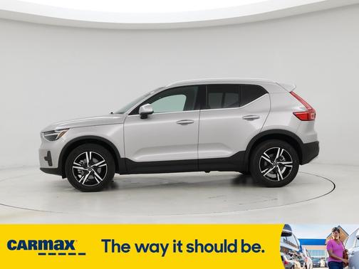 2025 Volvo XC40 B5 Core Bright Theme