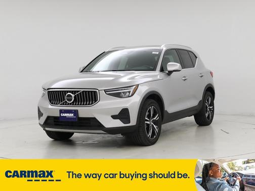 2025 Volvo XC40 B5 Core Bright Theme