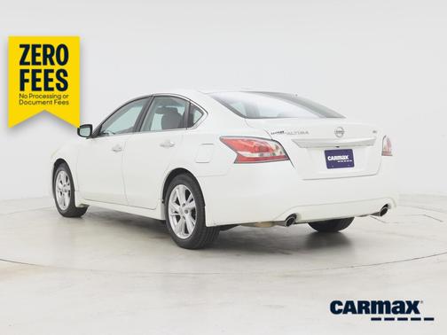 White 2015 Nissan Altima SV