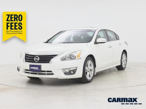 White 2015 Nissan Altima SV