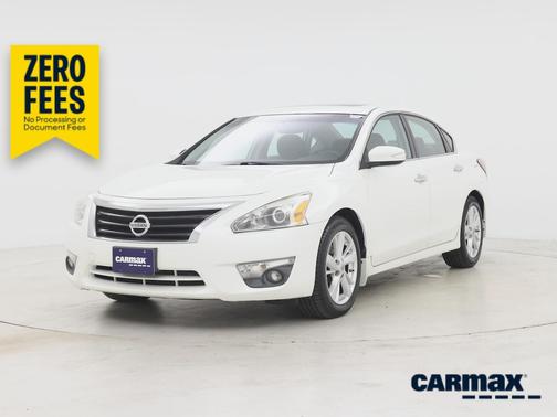 White 2015 Nissan Altima SV