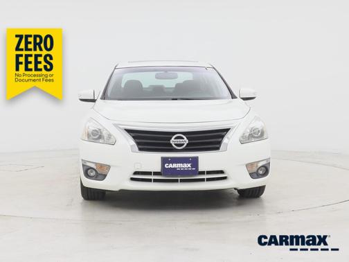 White 2015 Nissan Altima SV
