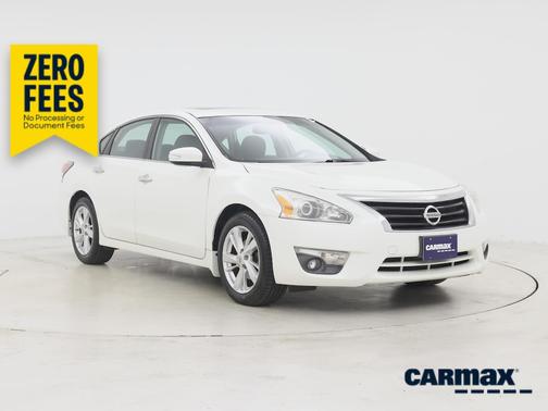 White 2015 Nissan Altima SV