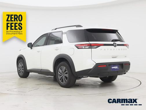 White 2024 Nissan Pathfinder SV