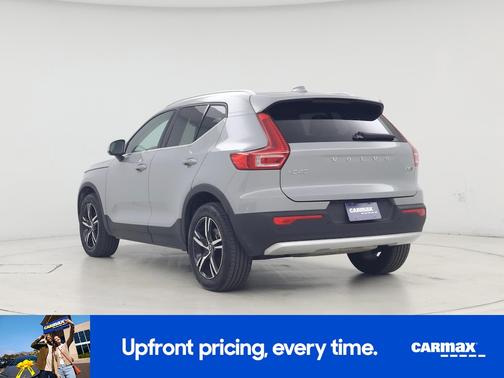 2025 Volvo XC40 B5 Core Bright Theme