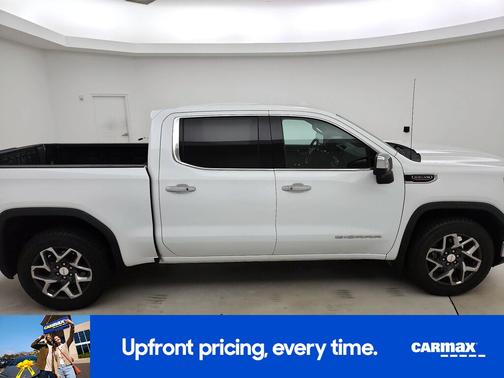 White 2022 GMC Sierra 1500 SLT