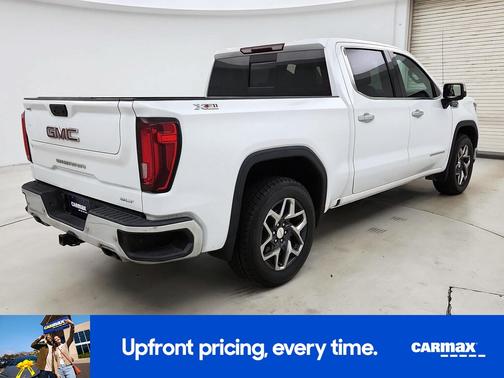 White 2022 GMC Sierra 1500 SLT