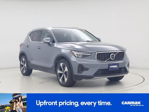 2023 Volvo XC40 B5 Plus Bright Theme