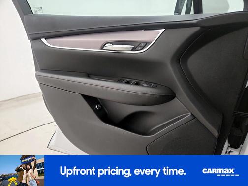 White 2021 Cadillac XT5 Luxury