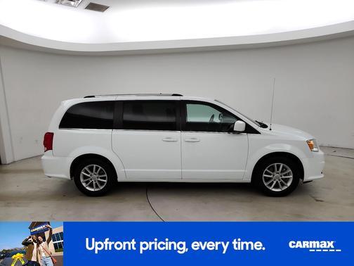 White 2019 Dodge Grand Caravan SXT