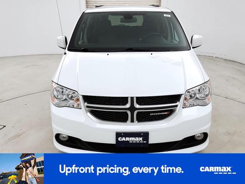 White 2019 Dodge Grand Caravan SXT